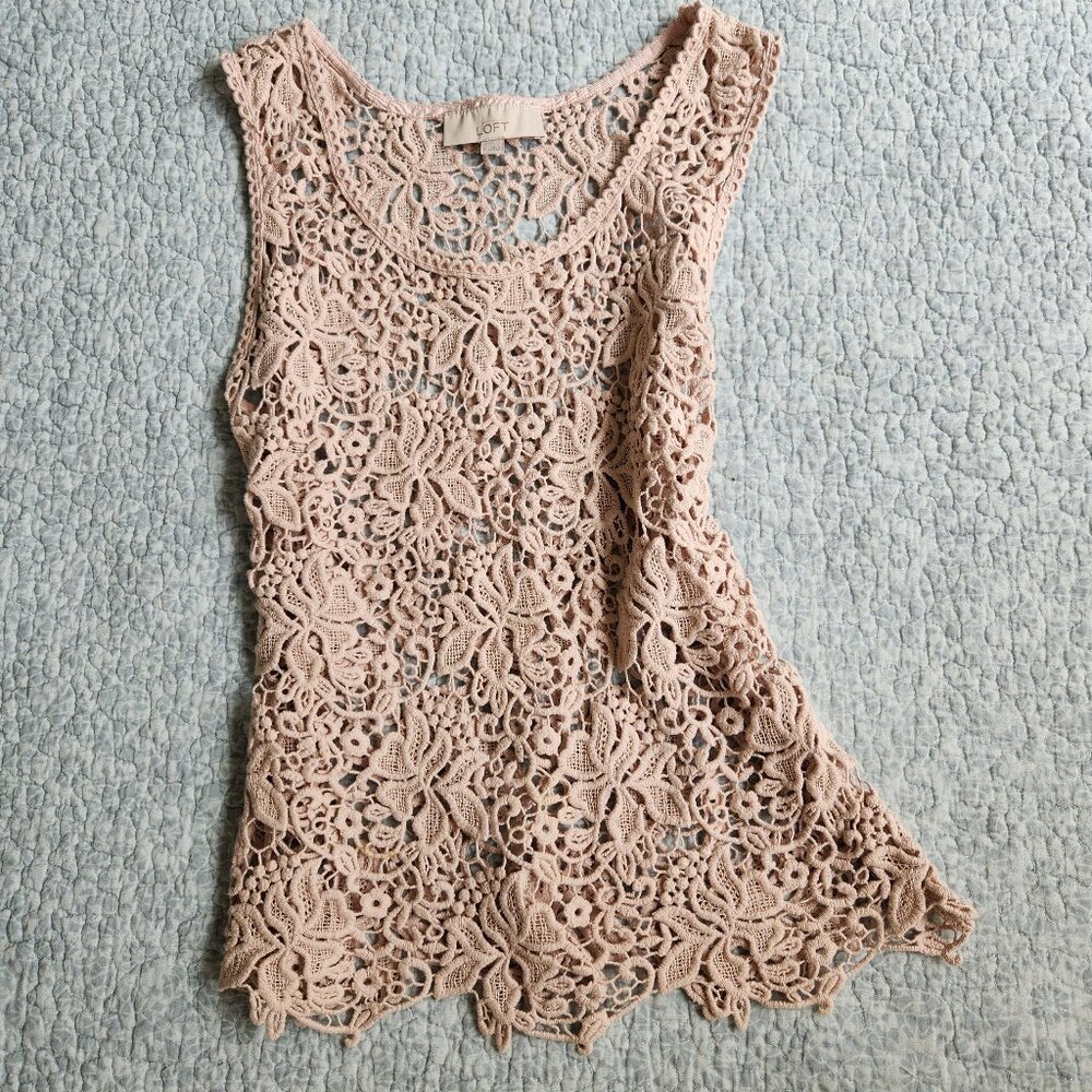 Ann Taylor Loft Crochet Nude Tank with Scalloped Hem, Size Small